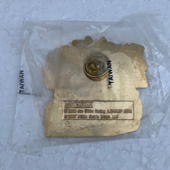 NASCAR Bobby Labonte MLB Allstar 2000 #18 Joe Gibbs Racing Lapel Pin From 2000 - Picture 5 of 5